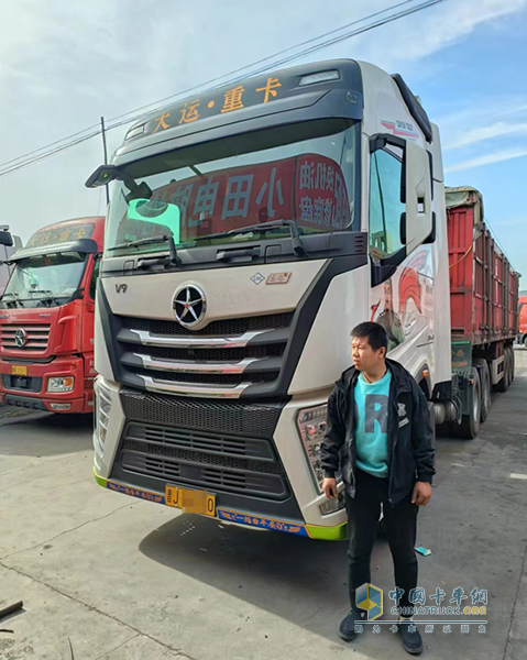 換購(gòu)V9燃?xì)廛嚭?，這位大運(yùn)重卡用戶為何能月入超4萬(wàn)元？