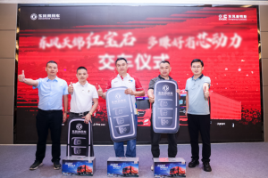 東風(fēng)商用車(chē)：營(yíng)銷(xiāo)加速度，上新又交付！