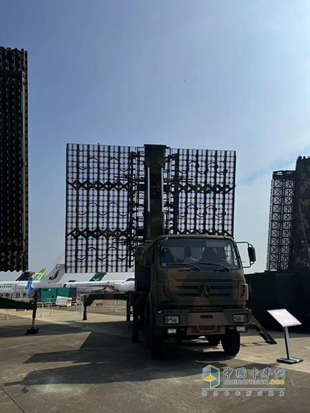 北奔重汽多型裝備底盤亮相第十五屆中國國際航空航天博覽會