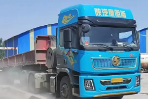 可靠?jī)?yōu)先，服務(wù)到位，王老板說(shuō)：砂石料選車(chē)認(rèn)準(zhǔn)這兩點(diǎn)！