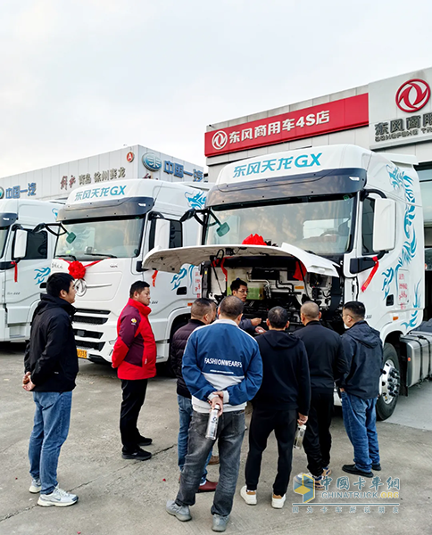 助力拓展業(yè)務 首批3輛東風天龍GX高端油車交付徐州干線物流客戶