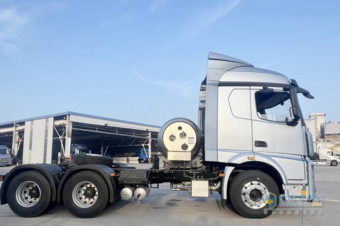 長(zhǎng)途資源運(yùn)輸?shù)睦硐脒x擇：江淮星耀X5 LNG 6×4牽引車！