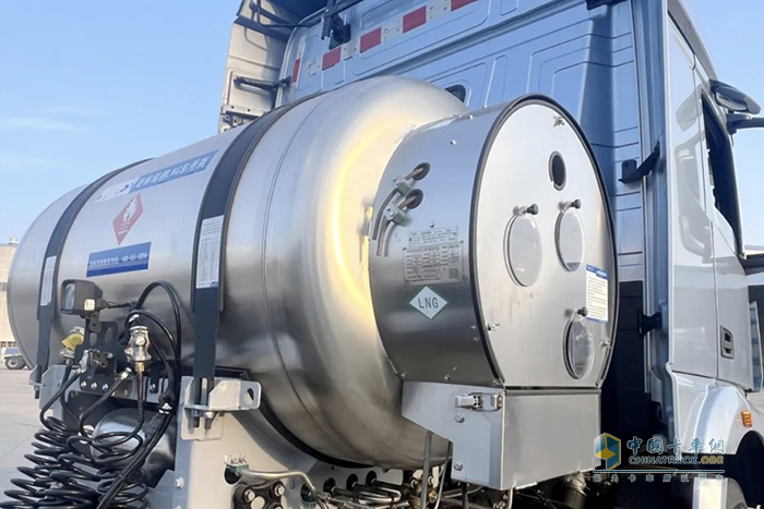 長(zhǎng)途資源運(yùn)輸?shù)睦硐脒x擇：江淮星耀X5 LNG 6×4牽引車！