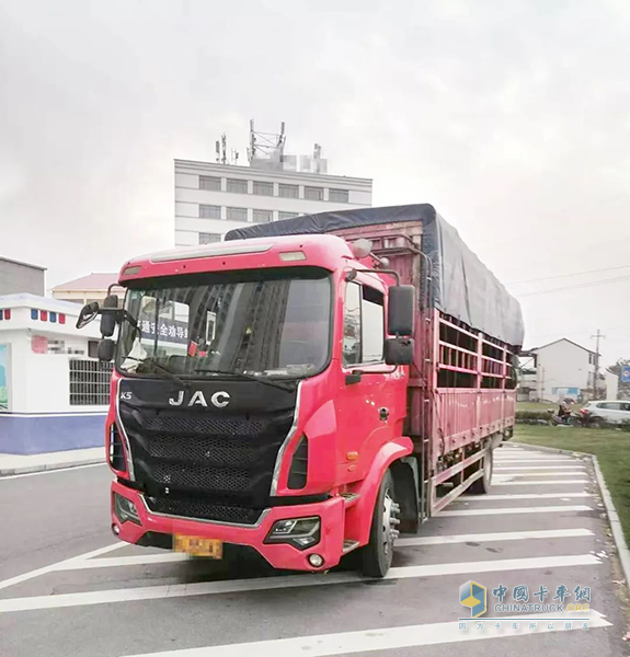 江淮重卡6米8格爾發(fā)K5高欄車，助劉師傅穩(wěn)穩(wěn)致富！