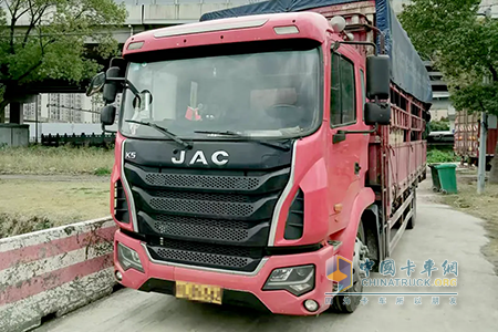 江淮重卡6米8格爾發(fā)K5高欄車，助劉師傅穩(wěn)穩(wěn)致富！