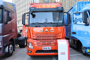 星耀X5大單橋載貨車(chē)，掌管大方量、強(qiáng)動(dòng)力、高顏值的神！