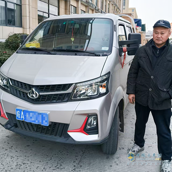 徐師傅：“跑貨運(yùn)多年，還是長(zhǎng)安跨越王X7最讓我滿意！”