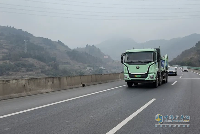 真場(chǎng)景，真實(shí)測(cè)！行業(yè)首個(gè)600度自卸車(chē)成功挑戰(zhàn)400+公里續(xù)航！