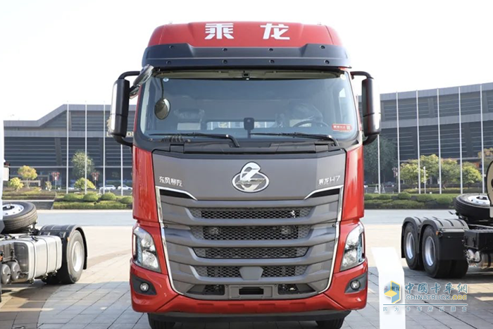 顱內(nèi)努力？有乘龍H7 4×2港口牽引車，努力沒壓力！