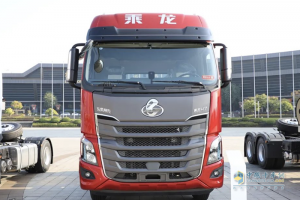 顱內(nèi)努力？有乘龍H7 4×2港口牽引車，努力沒壓力！