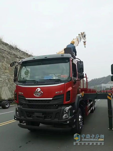 別犯難！乘龍H5隨車吊，助你「一臂之力」