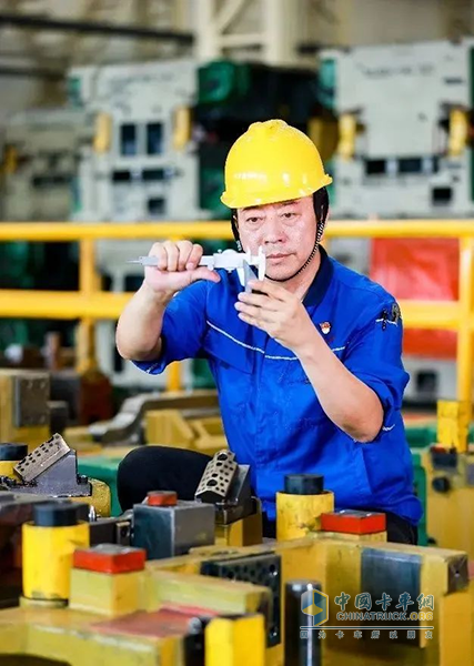 全國人大代表、江鈴汽車首席技師劉輝：建議多措并舉激發(fā)汽車消費潛力