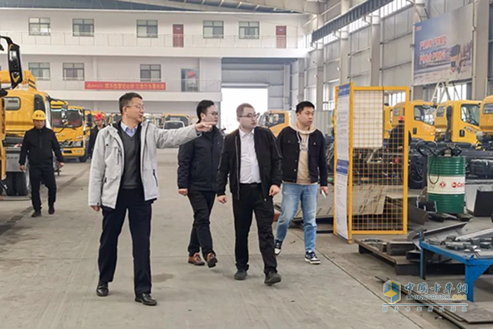 解放動(dòng)力黃成海到湖北市場走訪調(diào)研