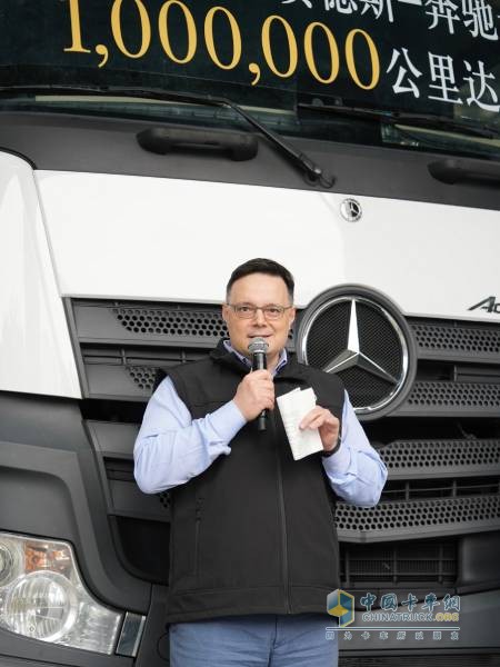 梅賽德斯-奔馳卡車市場質(zhì)量部總監(jiān)Dr. Levent Aktay樂文濤博士致辭 