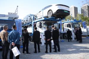 東風(fēng)商用車攜高效轎運(yùn)車亮相東風(fēng)物流2025年度合作伙伴大會(huì)