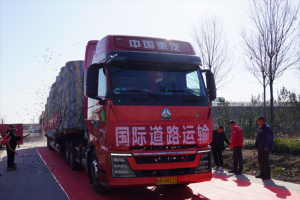 豪沃重卡助力圓鴻物流降本增效，打造跨境運力新標(biāo)桿