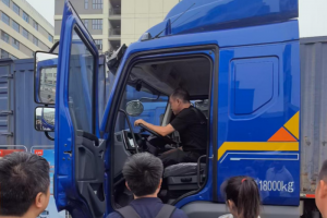 乘龍載貨車走進東莞物流園，開啟營銷轉型新篇章