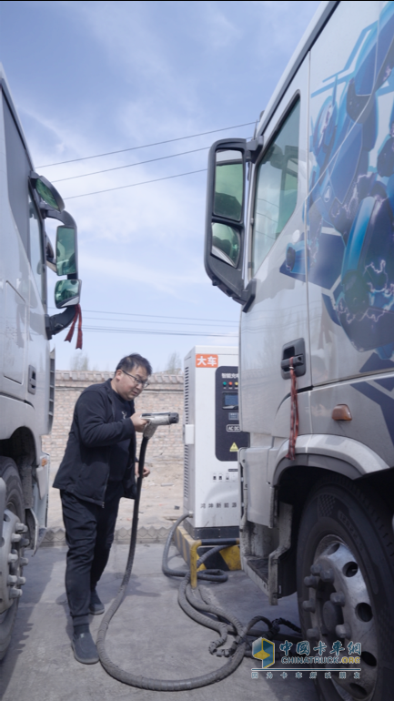 單月立省15000元！山西霍州卡友分享歐曼星翼純電牽引車的“經(jīng)濟賬”