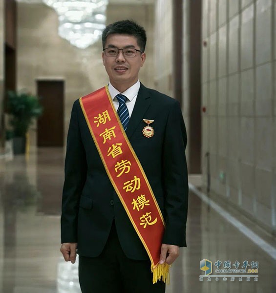 喜報(bào)！肖乾亮榮膺“湖南省勞動(dòng)模范”！