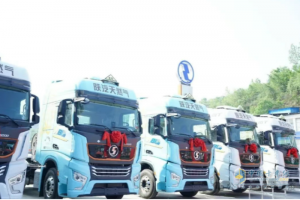 陜汽重卡S6000天然氣重卡延安上市，引領(lǐng)綠色能源運(yùn)輸
