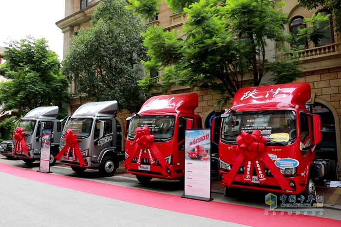 陜汽商用車德龍G300輕卡：以場(chǎng)景為尺，丈量高端輕卡新標(biāo)桿