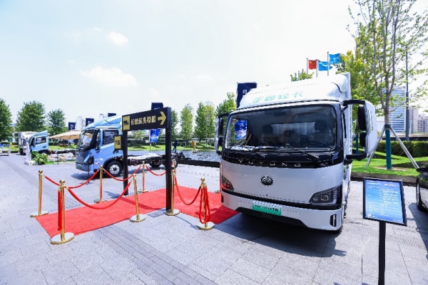 宇通輕卡高端旗艦T6上市登場，重新定義新能源商用車價值標(biāo)桿