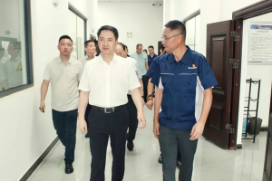 重慶市政府副市長(zhǎng)鄭向東調(diào)研長(zhǎng)安跨越：勉勵(lì)企業(yè)以創(chuàng)新驅(qū)動(dòng)商用車(chē)產(chǎn)業(yè)高質(zhì)量發(fā)展