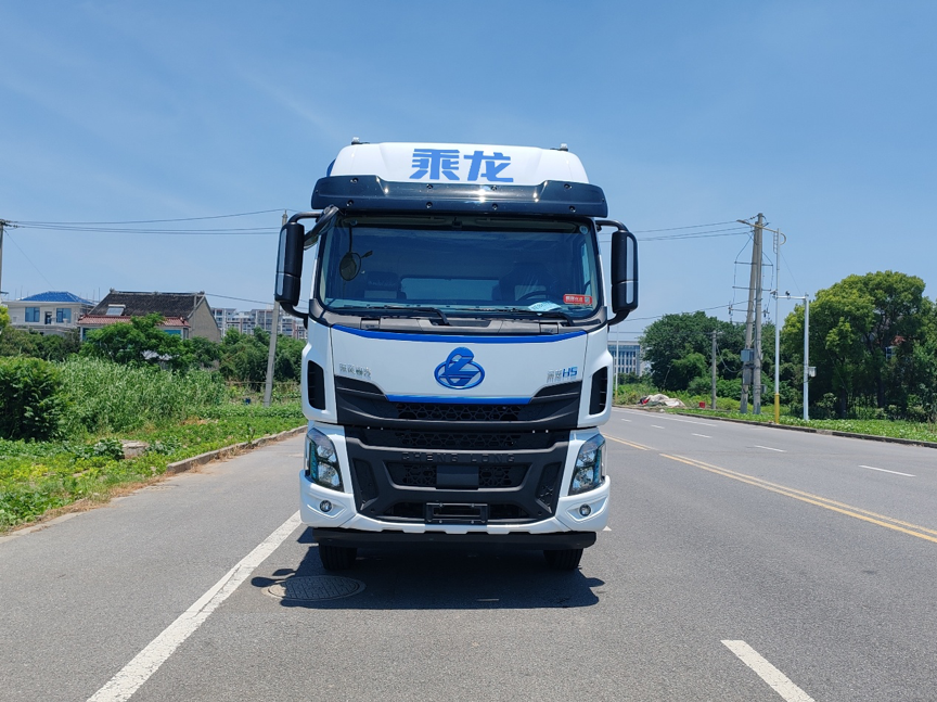 乘龍H5電動(dòng)飼料車：省錢高效，助您“糧草”無憂