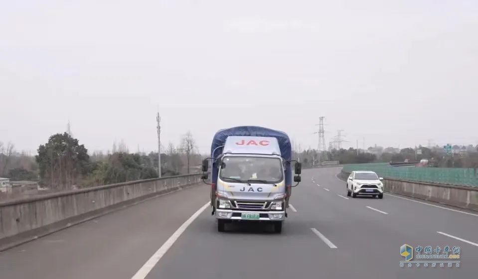 混動1號·駿鈴聚寶盆城內(nèi)城際暢通無憂，為成都涂老板創(chuàng)造更多價值！