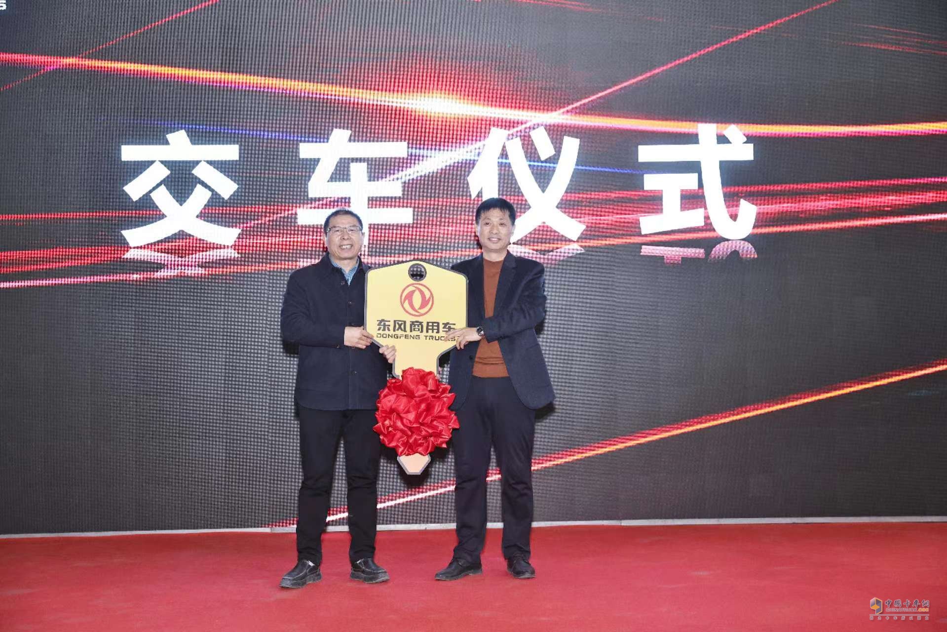 龍擎天下 錦程萬(wàn)里 搭載龍擎DDi47的東風(fēng)隨專平板運(yùn)輸車新品重磅發(fā)布