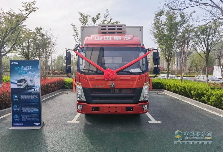 專用底盤+場(chǎng)景定制 中國(guó)重汽HOWO輕卡雪豹系列冷藏車實(shí)現(xiàn)多工況覆蓋