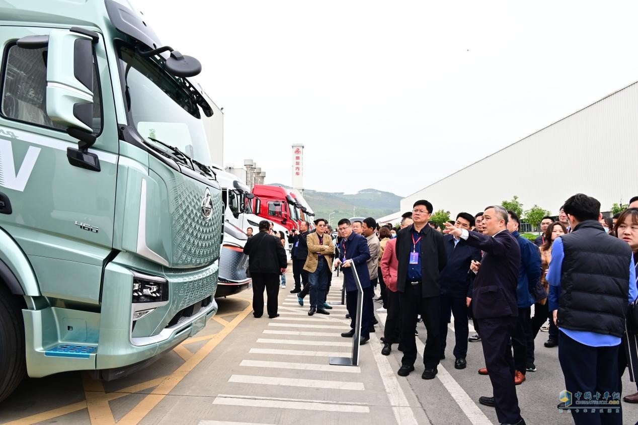 柳州汽車工業(yè)轉(zhuǎn)型“頭排兵”，東風柳汽乘龍“秀肌肉”