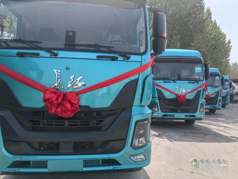進(jìn)入2023年，如果科技旗下長(zhǎng)征汽車(chē)新能源重卡先后在唐山、保定、天津、成都、青島等地批量交付，實(shí)現(xiàn)開(kāi)門(mén)紅。