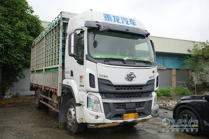 活禽運(yùn)輸分秒必爭(zhēng) 乘龍H5V綠通車(chē)讓周師傅贊不絕口