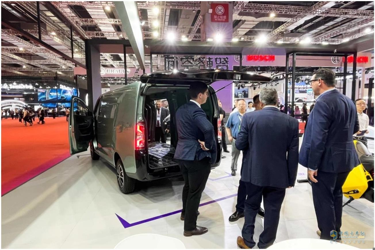 引領(lǐng)中國智慧物流車新風(fēng)向！金琥 EV48 亮相上海車展