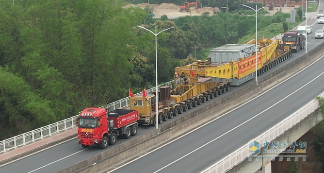 總牽引質(zhì)量500噸！ 新款奔馳Arocs SLT福廈“北電南送”工程大件首運
