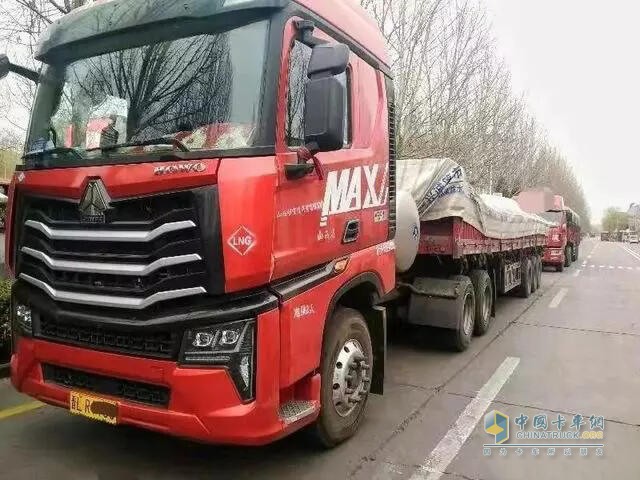 山西楊師傅：天天有買豪沃MAX燃?xì)廛嚨?，都問我這車咋樣？