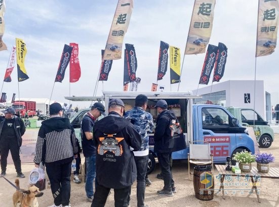 在阿拉善英雄會上“秀才藝”，北汽雷馳新能源MINI卡花式營銷火出“圈”