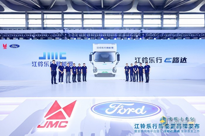 老牌卡車企業(yè)打響新能源反擊戰(zhàn)，新舊雙方有何對戰(zhàn)相同點？