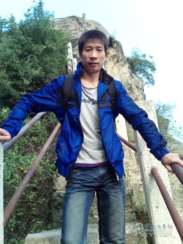 走最難最險的路！他與解放虎VH在“掛壁公路”上盤旋