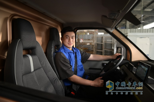 德力新能源江峰：場(chǎng)景定義車型，大力牛魔王D08主打城配物流智能化
