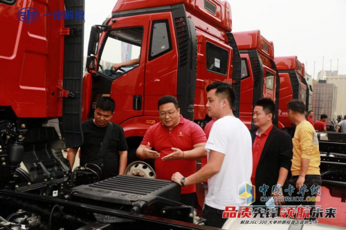 快遞“百米賽道”，解放大單橋載貨顯身手