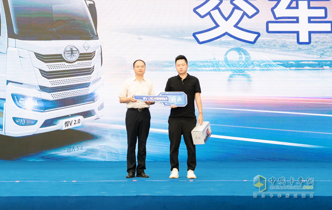 氣效卓然 領(lǐng)勢(shì)新程 解放悍V-LNG 中置軸轎運(yùn)車隆重上市！