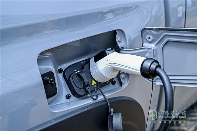 皮卡小專車特權(quán)+戶外宿營無限用電，長安獵手遠行版上市