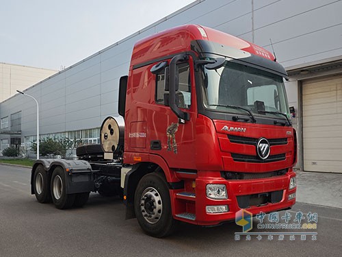 在本期公告的28款牽引車新品中，國六柴油牽引車有4款，國六天然氣牽引車有1款，電動牽引車總共有18款，氫燃料電池牽引車有4款，以及涵蓋1款甲醇牽引車。