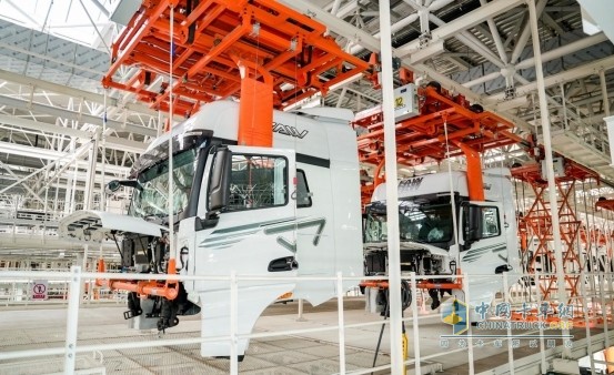 商用車市場收獲“金色十月” 解放、重汽中重卡單月銷量1.7萬+