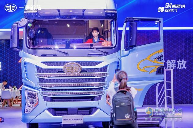 廣州車展高能看點：解放鷹途頭等艙，讓移動的“家”時刻在線！