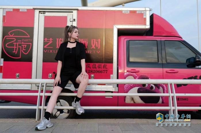 祥菱Q雙排小貨車 流量時(shí)代網(wǎng)紅青年的創(chuàng)業(yè)之選