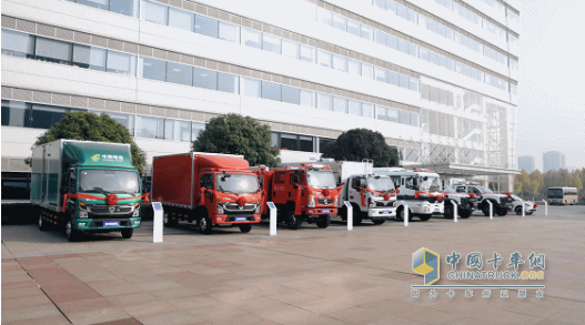 3658臺東風(fēng)車集中交付，其中TA們來自東風(fēng)商用車！