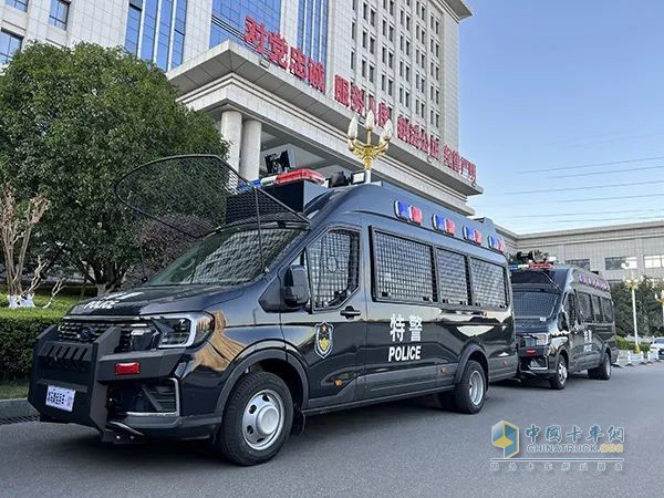 保平安 護穩(wěn)定—森源鴻馬防暴運兵車護航湖南！